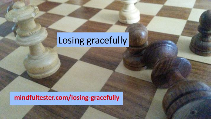 Lying king on chess board with other chess pieces. Showing texts “Losing gracefully” and “mindfultester.com/losing-gracefully”!
